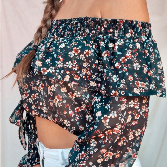 Black floral fling sleeve semi-sheer crop top - Picture 6 of 9
